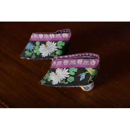 910 - PAIR CHINESE SILK EMBROIDERED COURT SLIPPERS