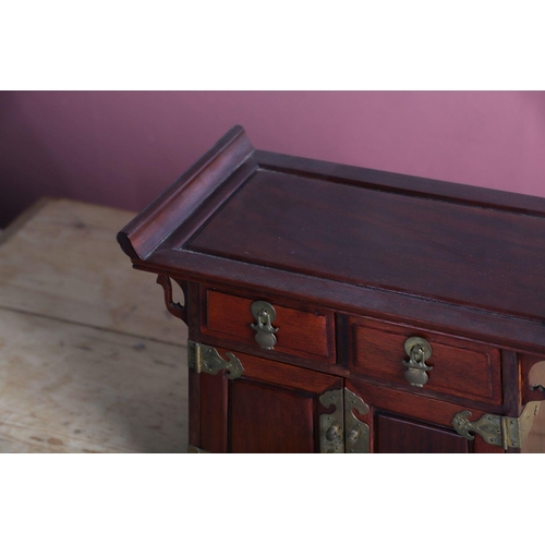 958 - CHINESE HARDWOOD AMAH VANITY BOX