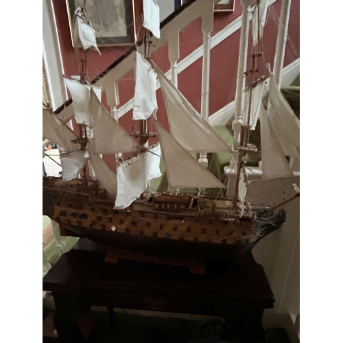 983 - SCALED MODEL ON A 18TH-CENTURY SAILING BOAT