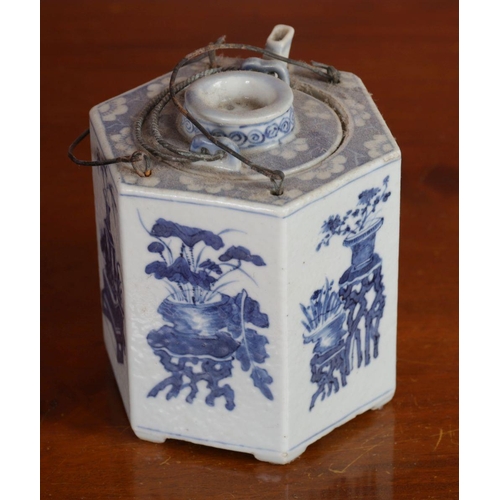 995 - CHINESE QING PORCELAIN TEAPOT