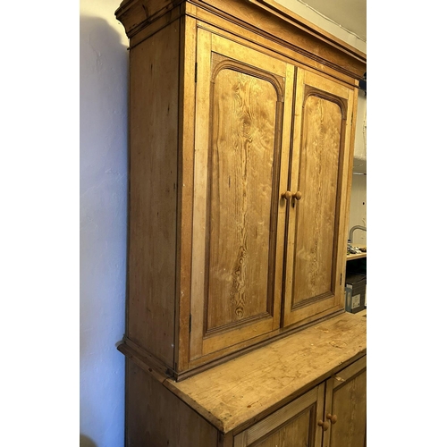 999 - LARGE 19TH-CENTURY PINE CABINET-ON-CABINET