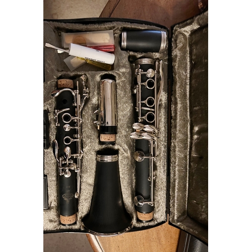 1424 - BUFFET A PARIS CLARINET in case.