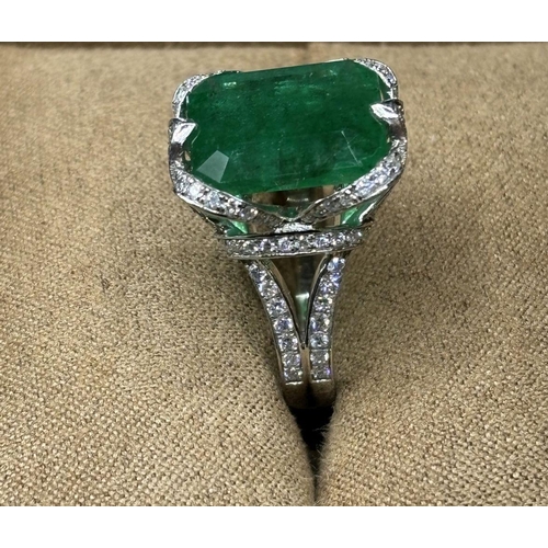 1113 - NATURAL GREEN EMERALD & DIAMOND RING