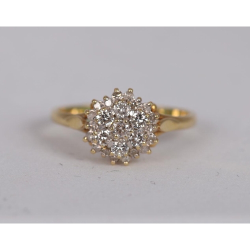 1114 - 18K GOLD AND DIAMOND CLUSTER RING