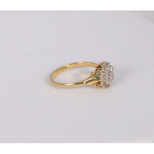 1114 - 18K GOLD AND DIAMOND CLUSTER RING