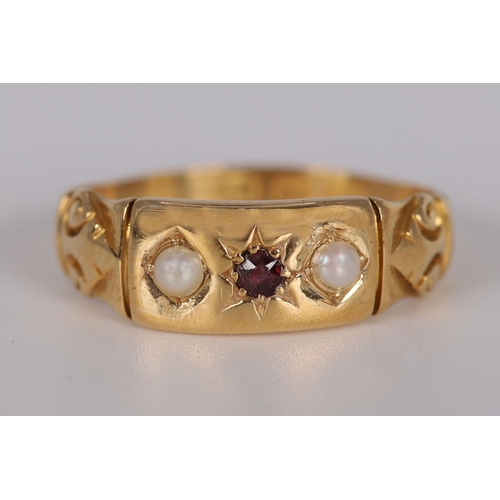 1185 - 18K YELLOW GOLD SEED PEARL & GARNET RING