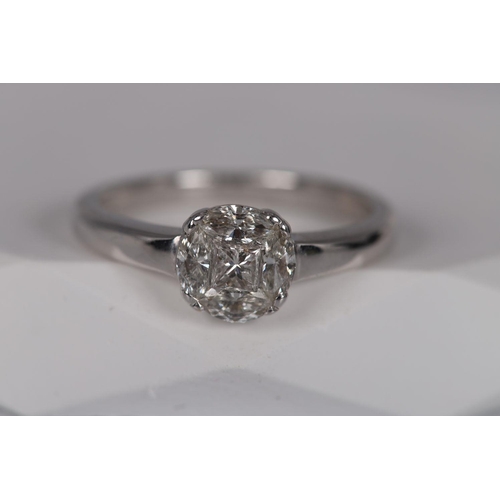 1244 - DIAMOND CLUSTER SOLITAIRE TYPE RING