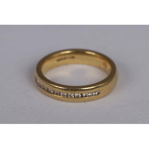 1247 - 18K GOLD AND DIAMOND RING