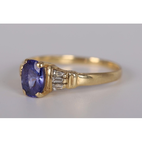 1275 - 14K YELLOW GOLD TANZANITE & WHITE SAPPHIRE RING