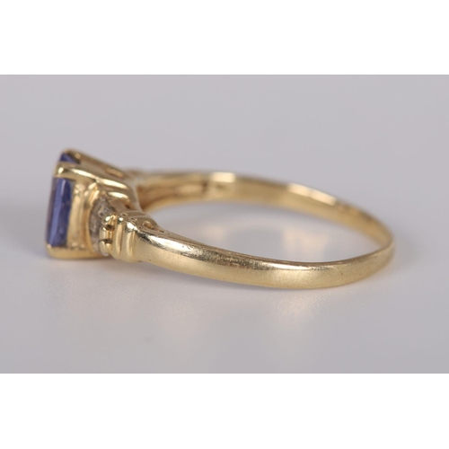 1275 - 14K YELLOW GOLD TANZANITE & WHITE SAPPHIRE RING