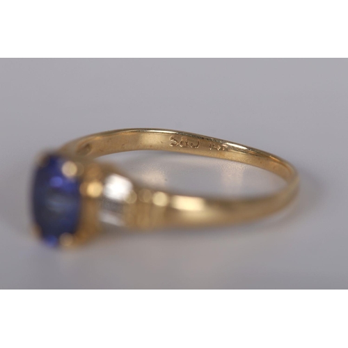 1275 - 14K YELLOW GOLD TANZANITE & WHITE SAPPHIRE RING