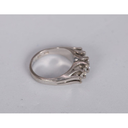 1284 - 18K WHITE GOLD AND DIAMOND RING