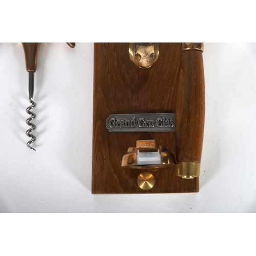 1465 - WALL-MOUNTED CHAMPAGNE AND WINE OPENER