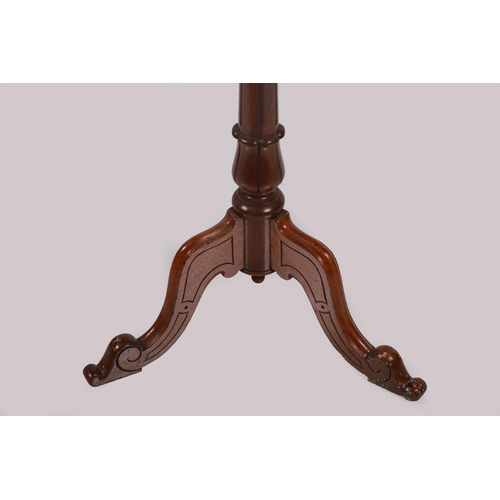 461 - VICTORIAN MAHOGANY LAMP TABLE