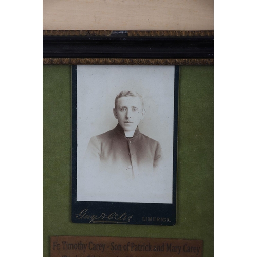 534 - FRAMED PHOTOGRAPH OF WWI VICTORY MEDAL