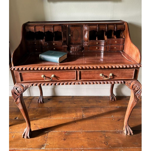 726 - CHIPPENDALE CARLTON HOUSE DESK