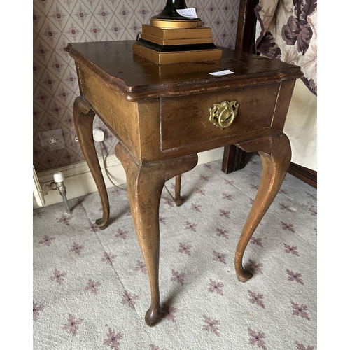 777 - QUEEN ANNE STYLE BEDSIDE PEDESTAL