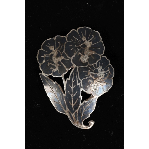 279 - SIAMESE SILVER FLORAL BROOCH