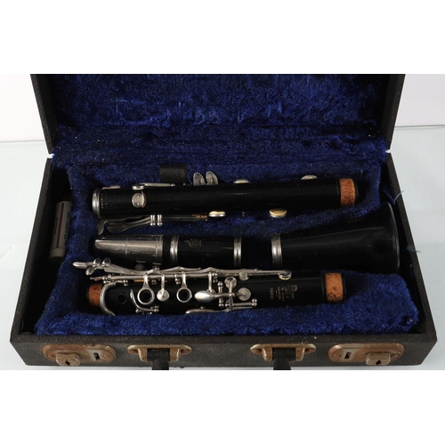 347 - BOOSEY HAWKES CLARINET