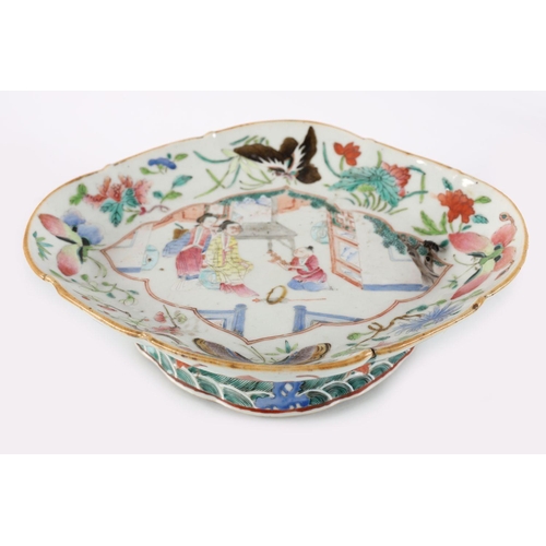 362 - CHINESE QING FAMILLE ROSE DISH