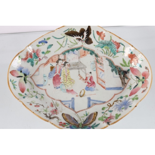 362 - CHINESE QING FAMILLE ROSE DISH