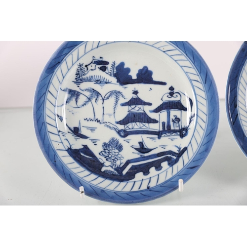 492 - PAIR OF EARLY 19TH-CENTURY CHINESE DISHES