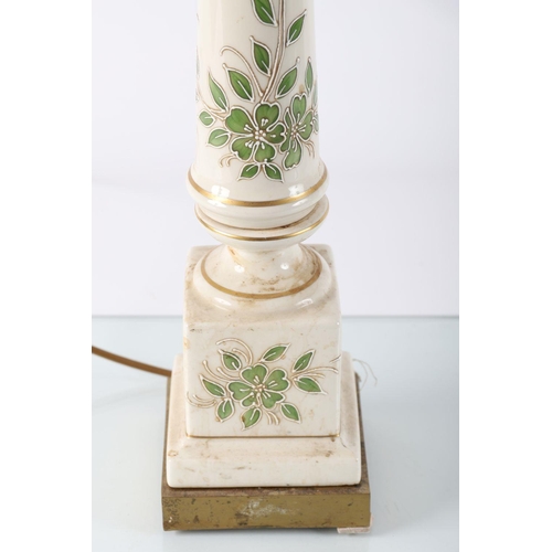 499 - CORINTHIAN PILLARED PORCELAIN AND BRASS TABLE LAMP