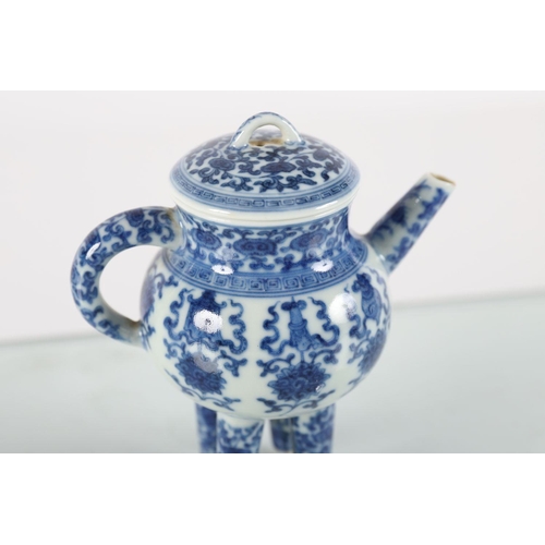 551 - CHINESE QING BLUE & WHITE TEAPOT