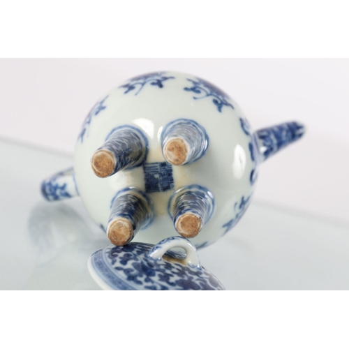 551 - CHINESE QING BLUE & WHITE TEAPOT