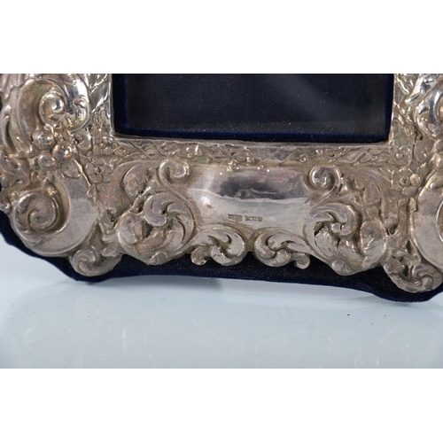 640 - SILVER PHOTO FRAME