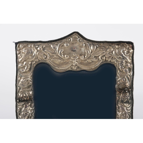 663 - EMBOSSED SILVER PHOTO FRAME