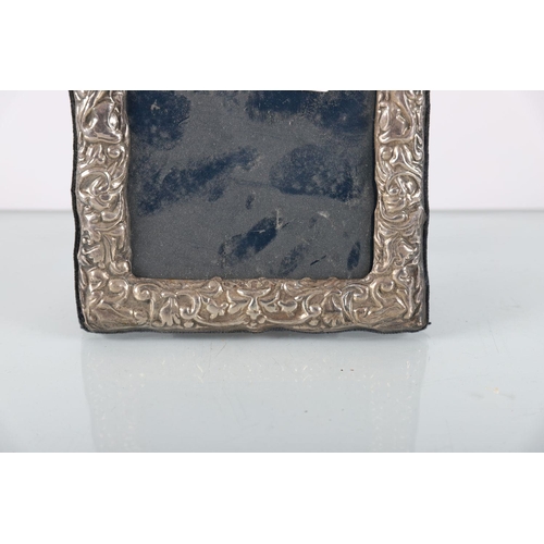 663 - EMBOSSED SILVER PHOTO FRAME