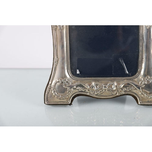 672 - SILVER PHOTO FRAME