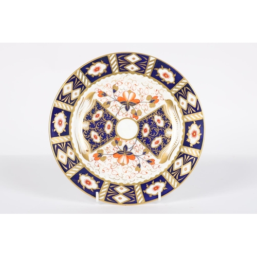 684 - WEDGWOOD IMARI PATTERN PLATE