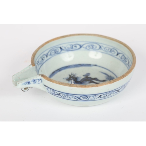 81 - CHINESE BLUE AND WHITE 'YI' VESSEL