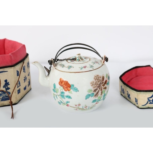 269 - CHINESE QING FAMILLE ROSE TEAPOT