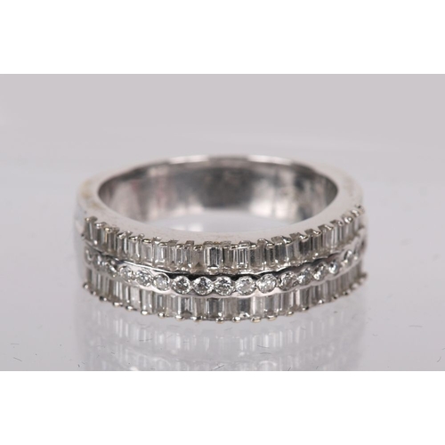991 - 18K WHITE GOLD AND DIAMOND CLUSTER RING