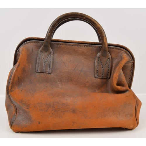 310 - Miscellaneous lot, Leather bag. Working clasp stamped LNER, unlocked no key. Leather is in good cond... 