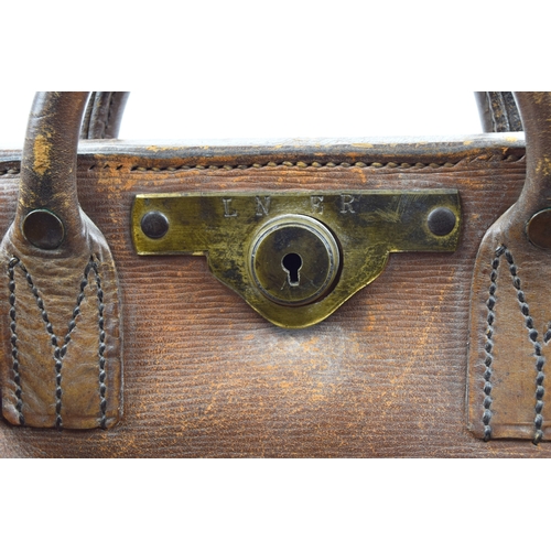310 - Miscellaneous lot, Leather bag. Working clasp stamped LNER, unlocked no key. Leather is in good cond... 