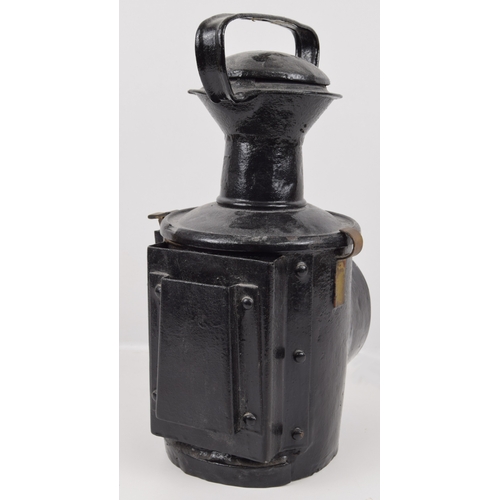 302 - Lamp, steam locomotive headlamp, Southern Railway. Early top handle pattern. Complete, with correct ... 