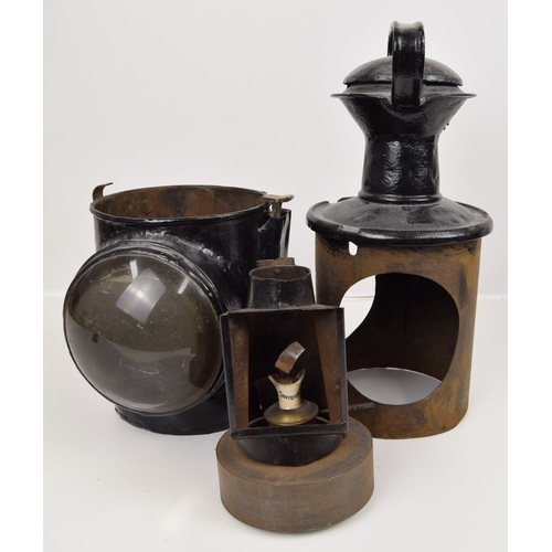 302 - Lamp, steam locomotive headlamp, Southern Railway. Early top handle pattern. Complete, with correct ... 