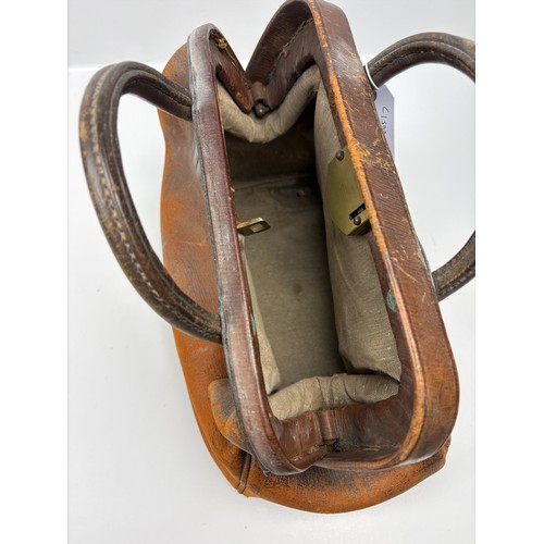 310 - Miscellaneous lot, Leather bag. Working clasp stamped LNER, unlocked no key. Leather is in good cond... 