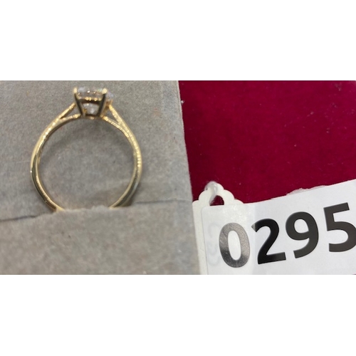 295 - 9ct gold cz solitaire ring size L hallmarked