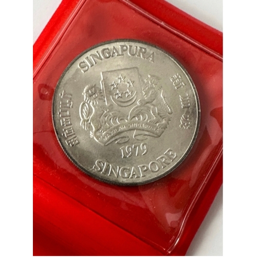 384 - Singapore 10 dollar silver coin in original case, 1979