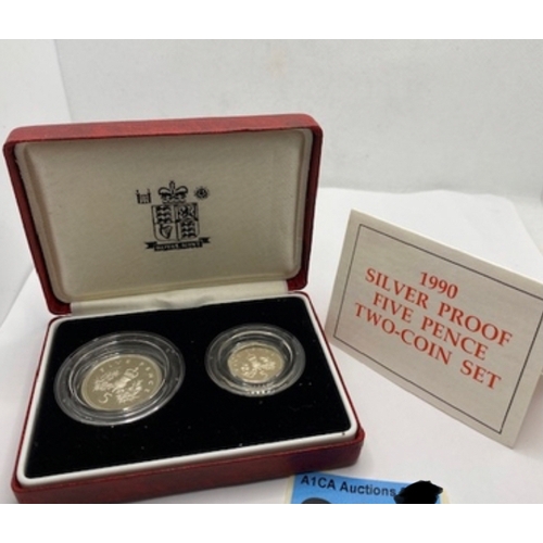 389 - Silver proof five pence two-coin set, limited edition 35k, 1990