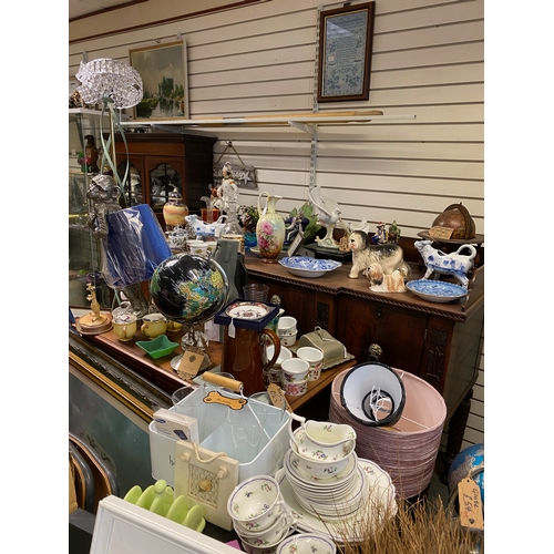 1 - Emporium stock clearance of the complete ground floor sales space, includes : 
ceramics, curios, gla... 