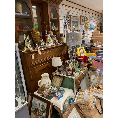 1 - Emporium stock clearance of the complete ground floor sales space, includes : 
ceramics, curios, gla... 