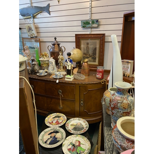 1 - Emporium stock clearance of the complete ground floor sales space, includes : 
ceramics, curios, gla... 