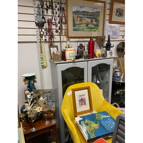 1 - Emporium stock clearance of the complete ground floor sales space, includes : 
ceramics, curios, gla... 