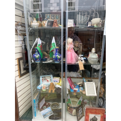 1 - Emporium stock clearance of the complete ground floor sales space, includes : 
ceramics, curios, gla... 